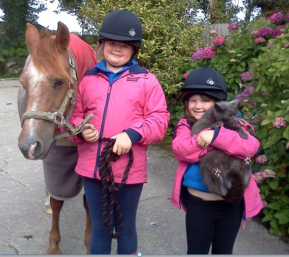 Lauren-Emily-girls-with-horse-and-cat